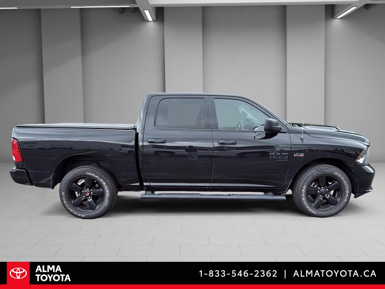 2023 Ram 1500 Classic EXPRESS V8 5.7L 4X4-3