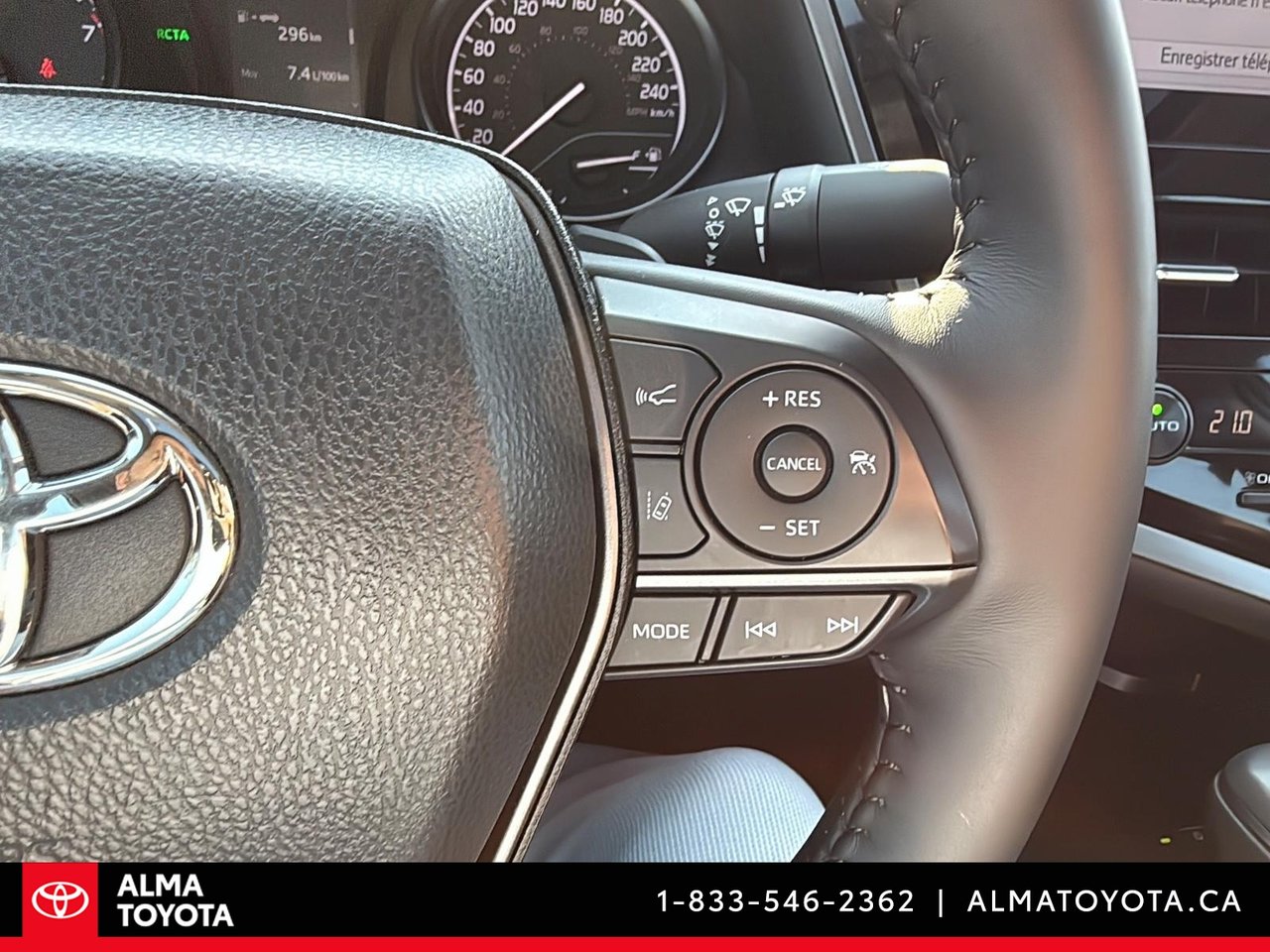 Toyota Camry SE UPGRADE 2024-20