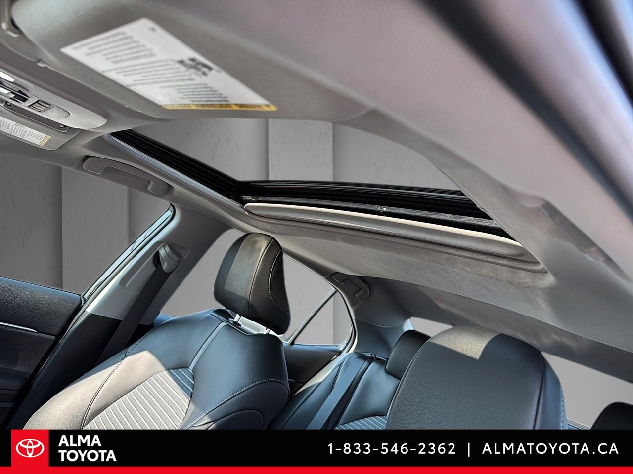Toyota Camry SE UPGRADE 2024-13