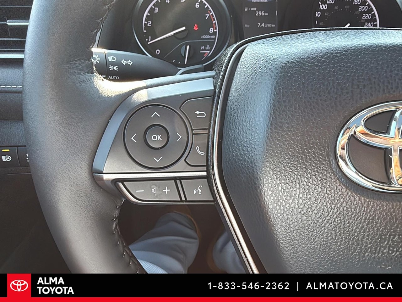Toyota Camry SE UPGRADE 2024-19