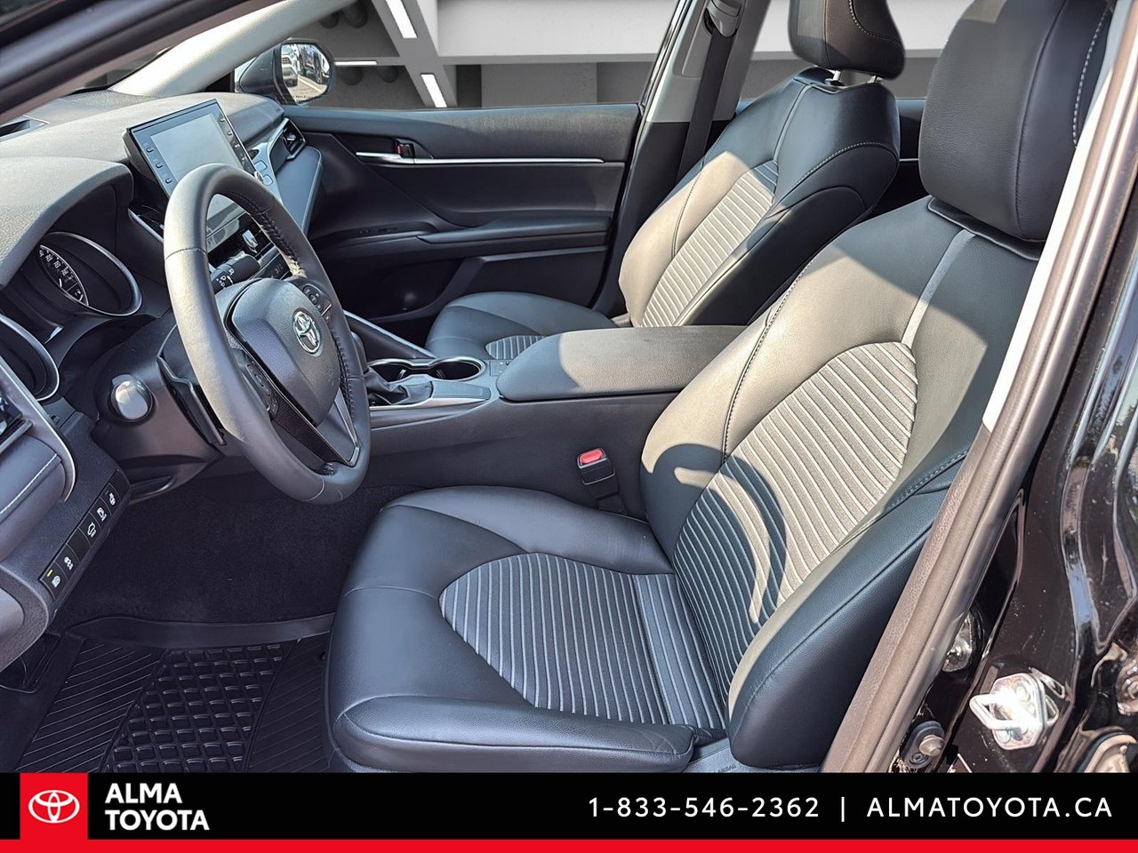 Toyota Camry SE UPGRADE 2024-10