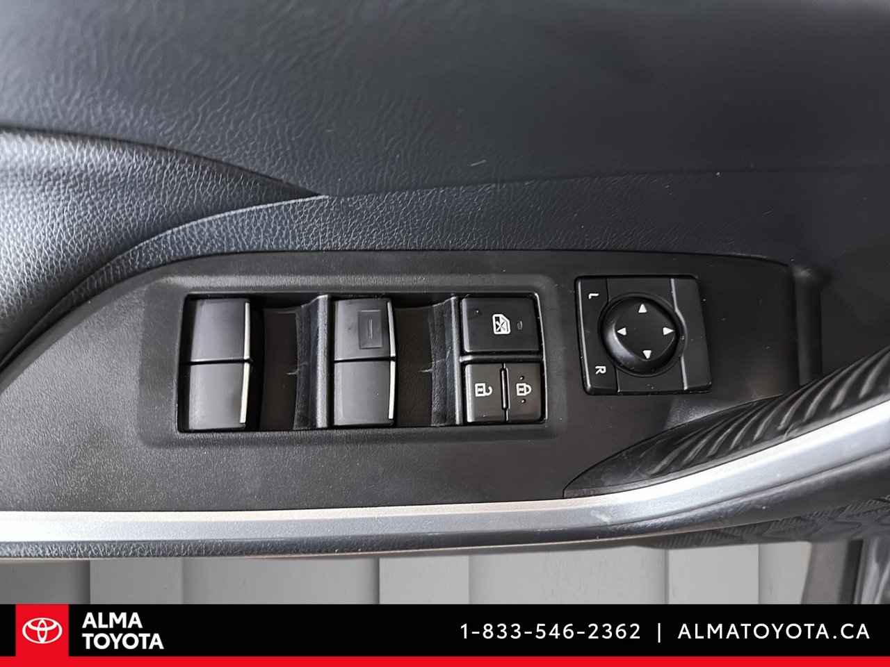 2019 Toyota RAV4 XSE HYBRID AWD-15