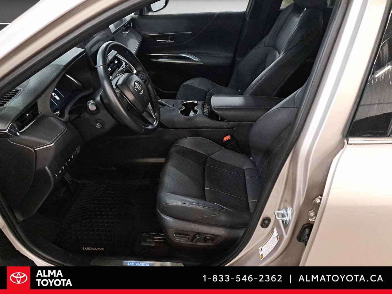 2023 Toyota Venza LIMITED HYBRID-10