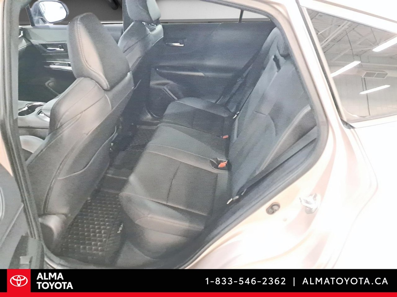 2023 Toyota Venza LIMITED HYBRID-11
