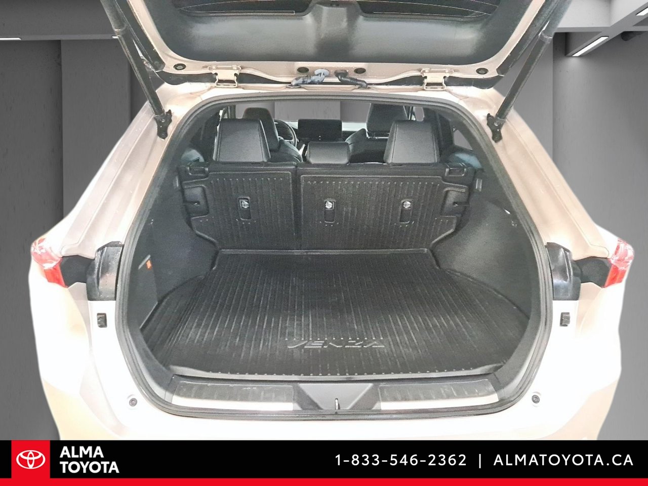 2023 Toyota Venza LIMITED HYBRID-13