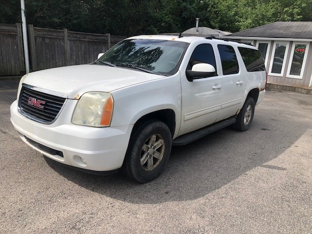 White 2011 GMC Yukon XL SUV / Crossover Four-Wheel Drive Automatic