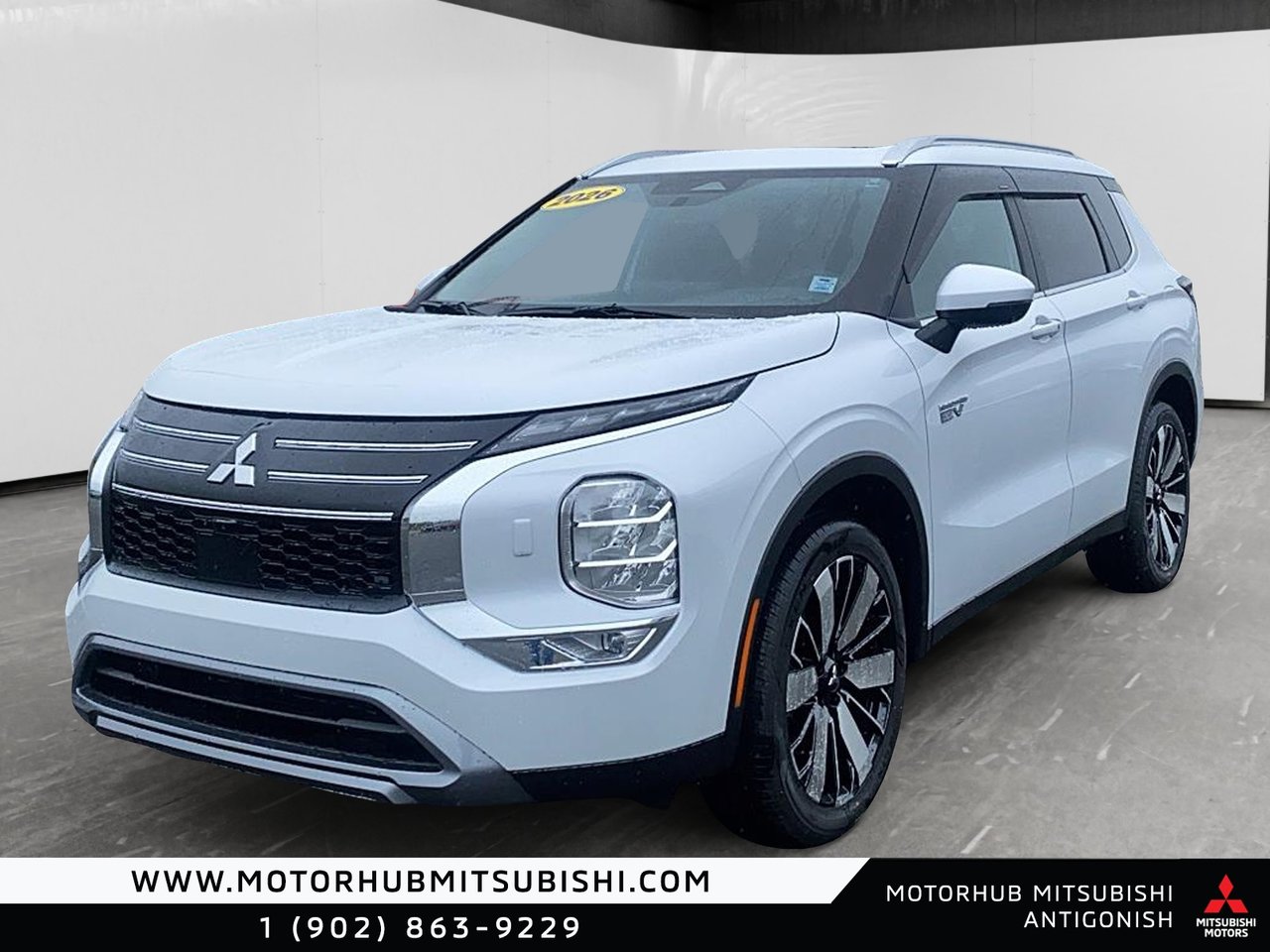 White Diamond Premium Finish 2026 Mitsubishi Outlander Hybrid Plug-in Automatic