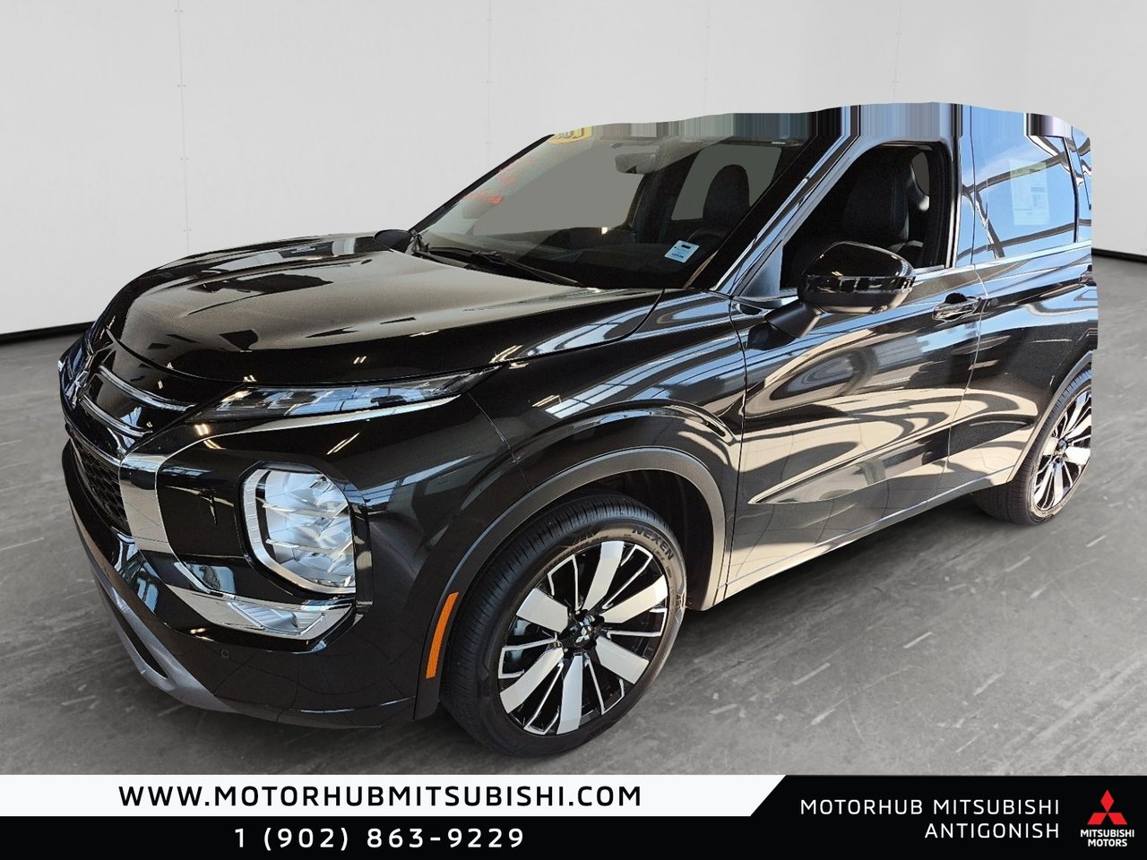 BLACK DIAMOND/SILVER ROOF 2025 Mitsubishi Outlander SUV / Crossover