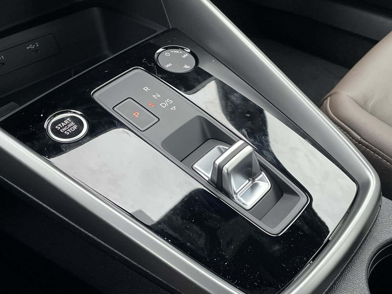 New 2023 Manhattan grey metallic Audi Komfort image 28