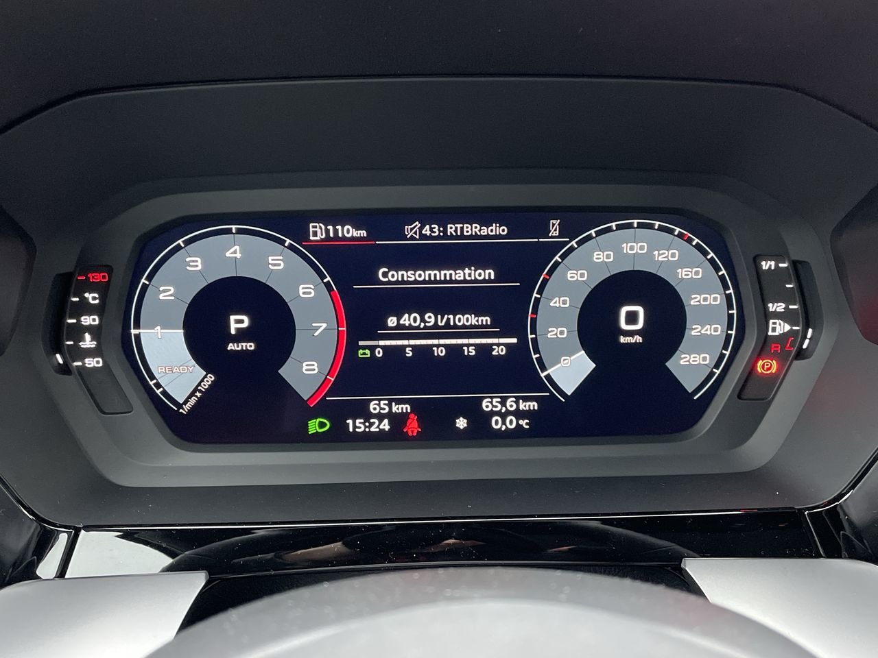 New 2023 Manhattan grey metallic Audi Komfort image 24