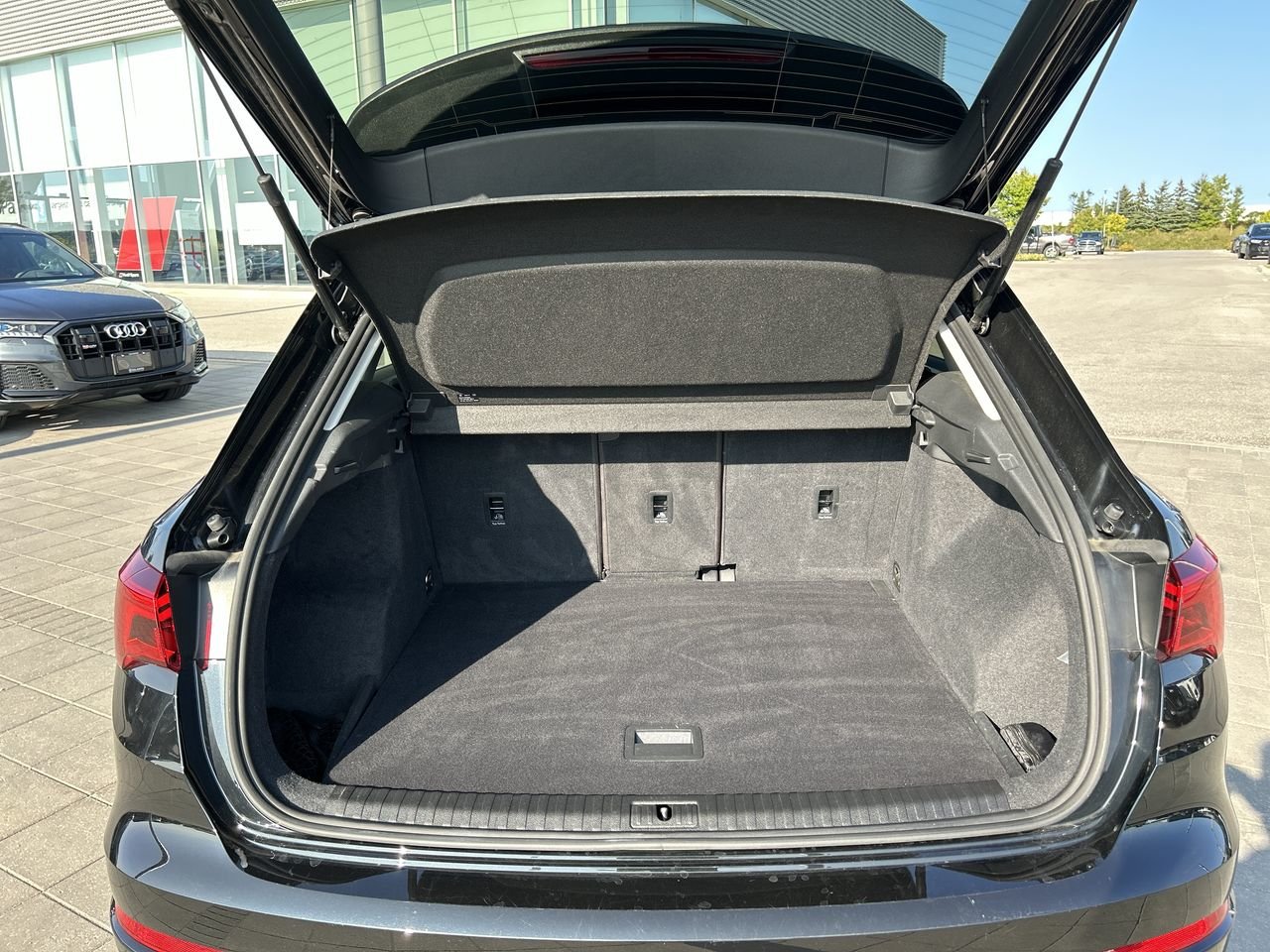 Used 2021 Mythos Black MET Audi Komfort image 31