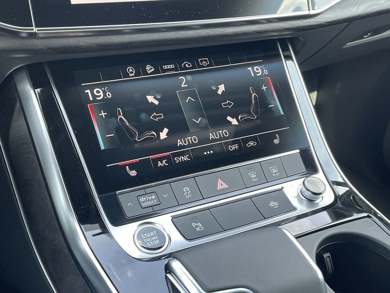 New 2023 Glacier White metallic Audi Komfort 55 TFSI quattro image 28