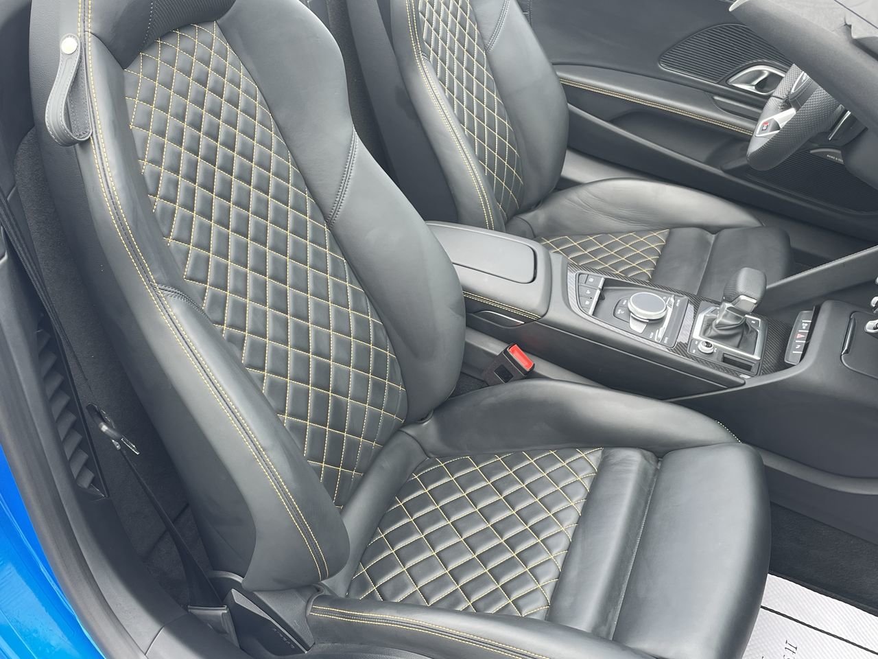 Used 2022 BLUE/YELLOW Audi 5.2 V10 Performance Quattro image 31