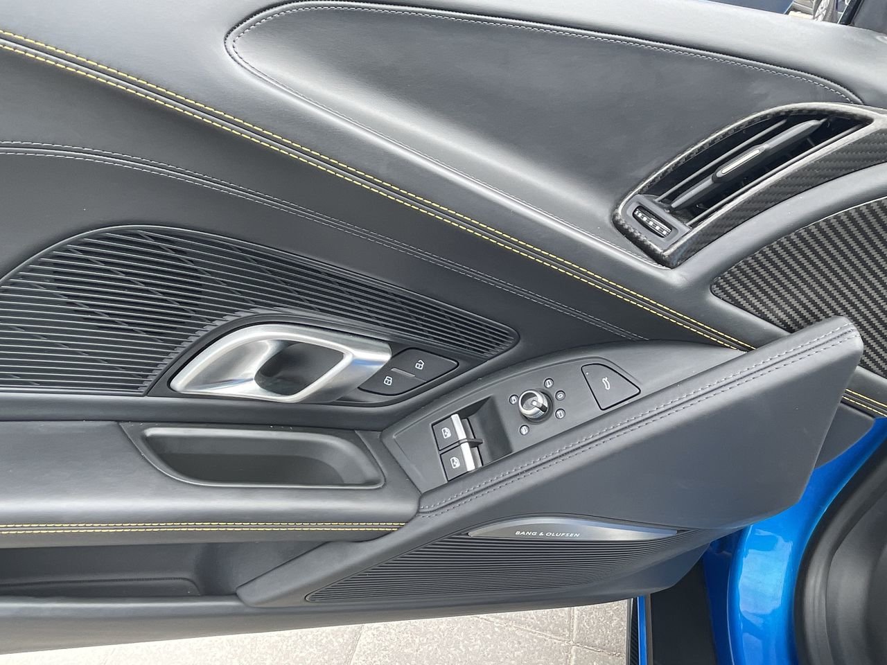 Used 2022 BLUE/YELLOW Audi 5.2 V10 Performance Quattro image 20