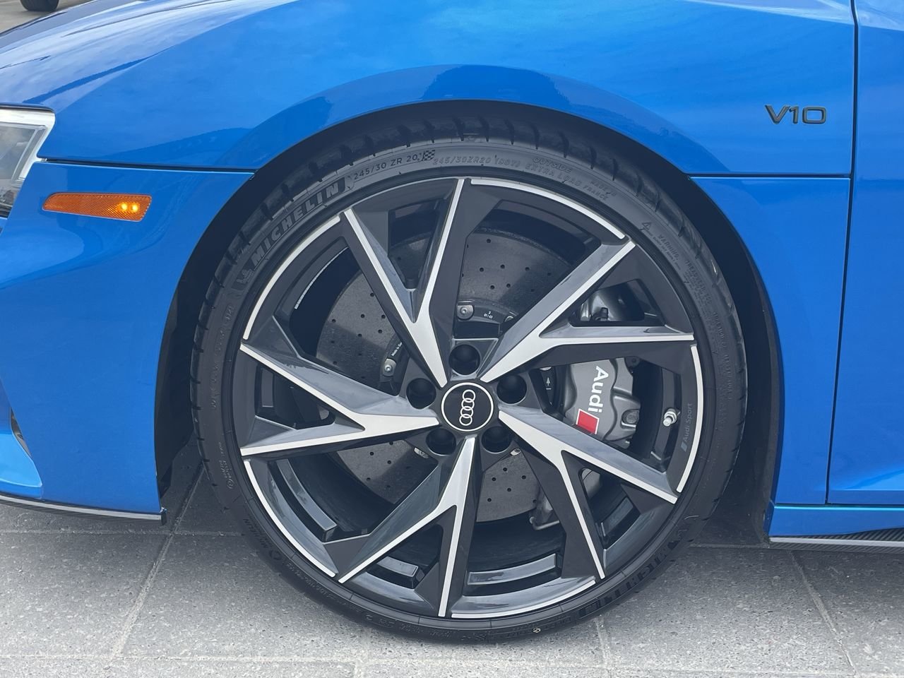 Used 2022 BLUE/YELLOW Audi 5.2 V10 Performance Quattro image 18