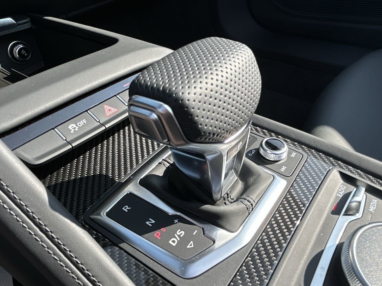 New 2023 Ara blue crystal effect Audi V10 performance quattro image 26