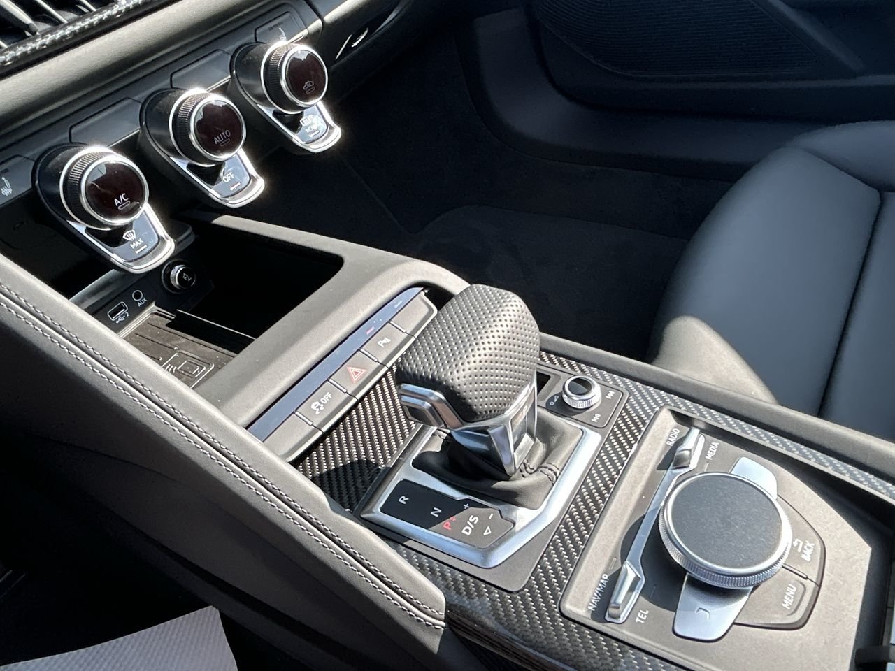 New 2023 Ara blue crystal effect Audi V10 performance quattro image 27
