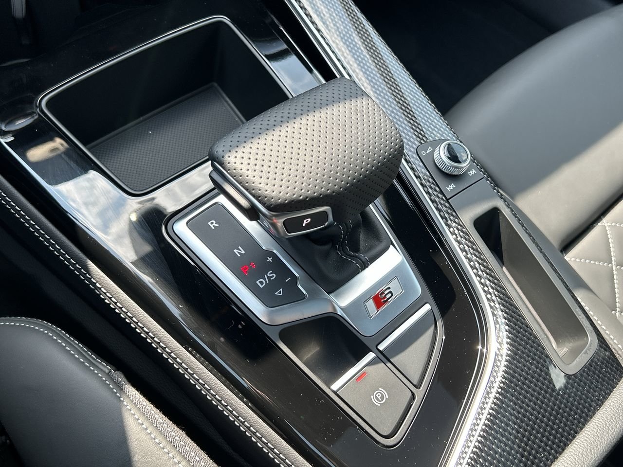 New 2023 Chronos grey metallic Audi Progressiv image 27