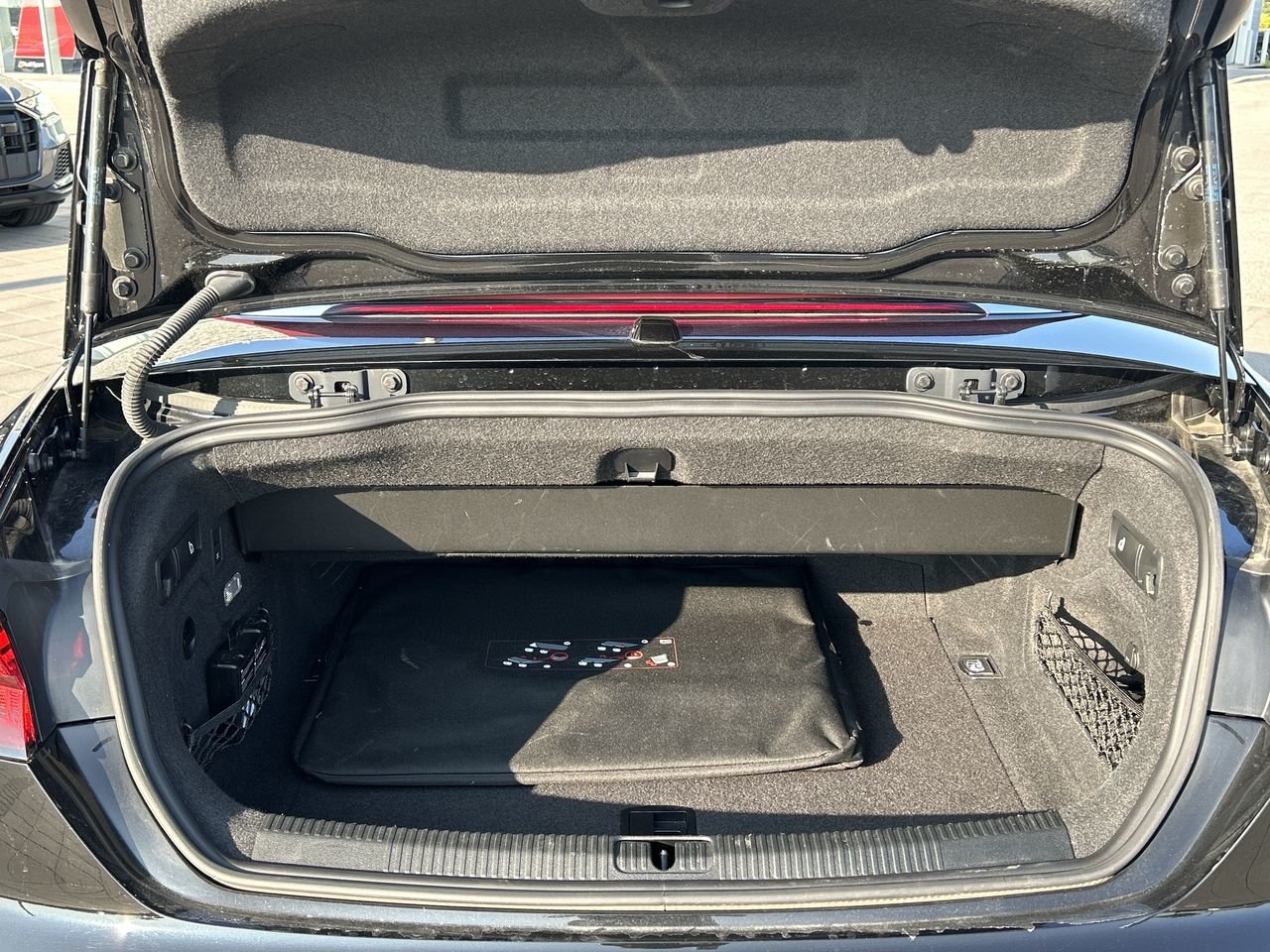 Used 2019 Mythos Black Met/Red Top Audi Technik Cab image 30