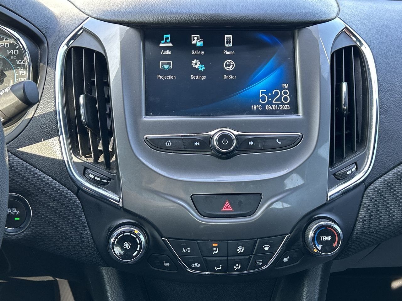 Used 2018 Mosaic Black (MET) Chevrolet LT image 27