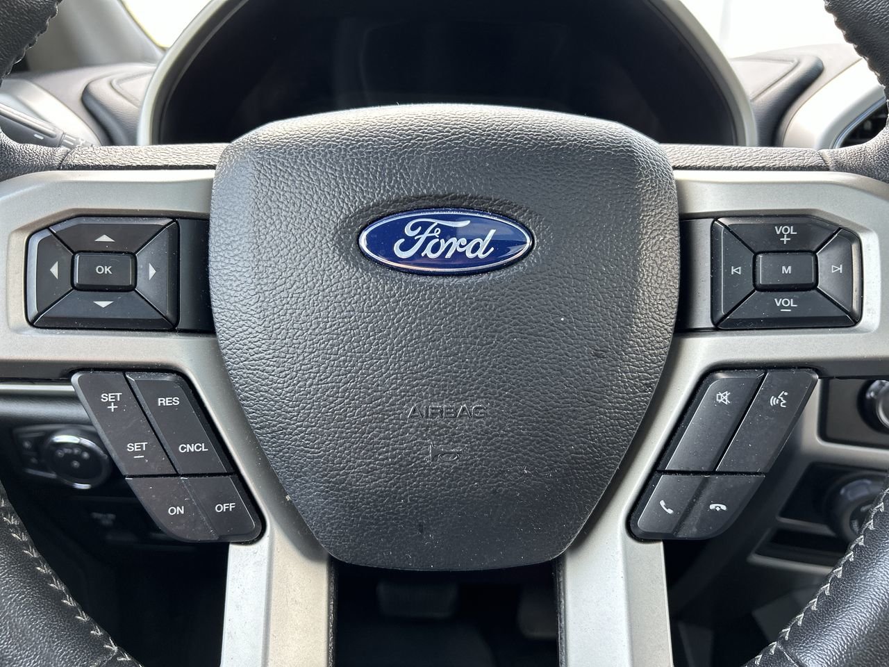 Used 2018 BLACK Ford 4x4 - Supercrew Lariat image 22