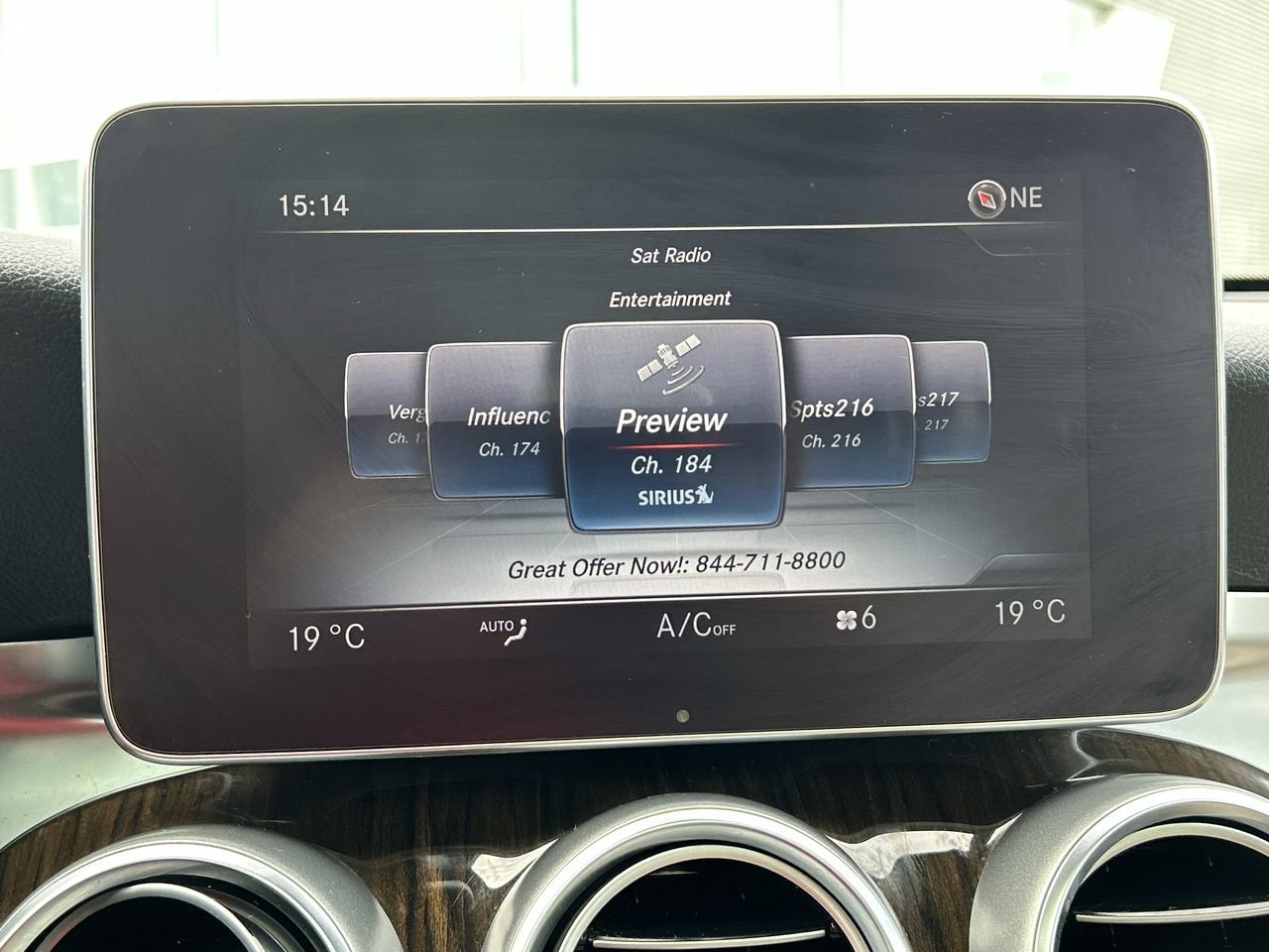 Used 2016 Polar White Mercedes-Benz 4MATIC image 23