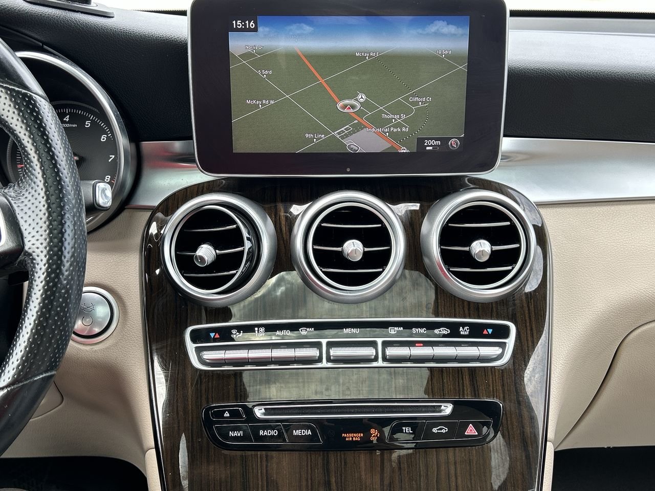 Used 2016 Polar White Mercedes-Benz 4MATIC image 28