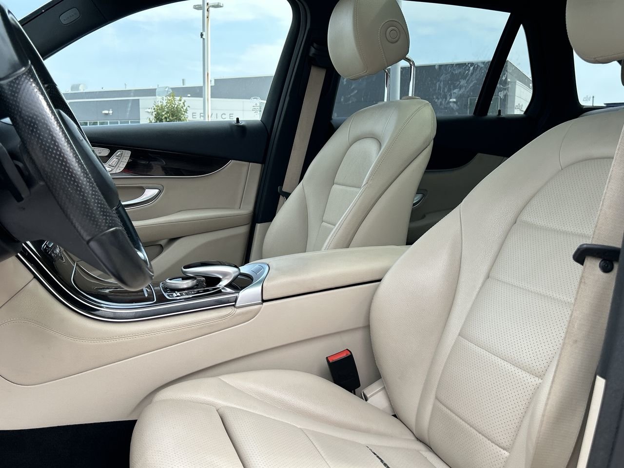 Used 2016 Polar White Mercedes-Benz 4MATIC image 19