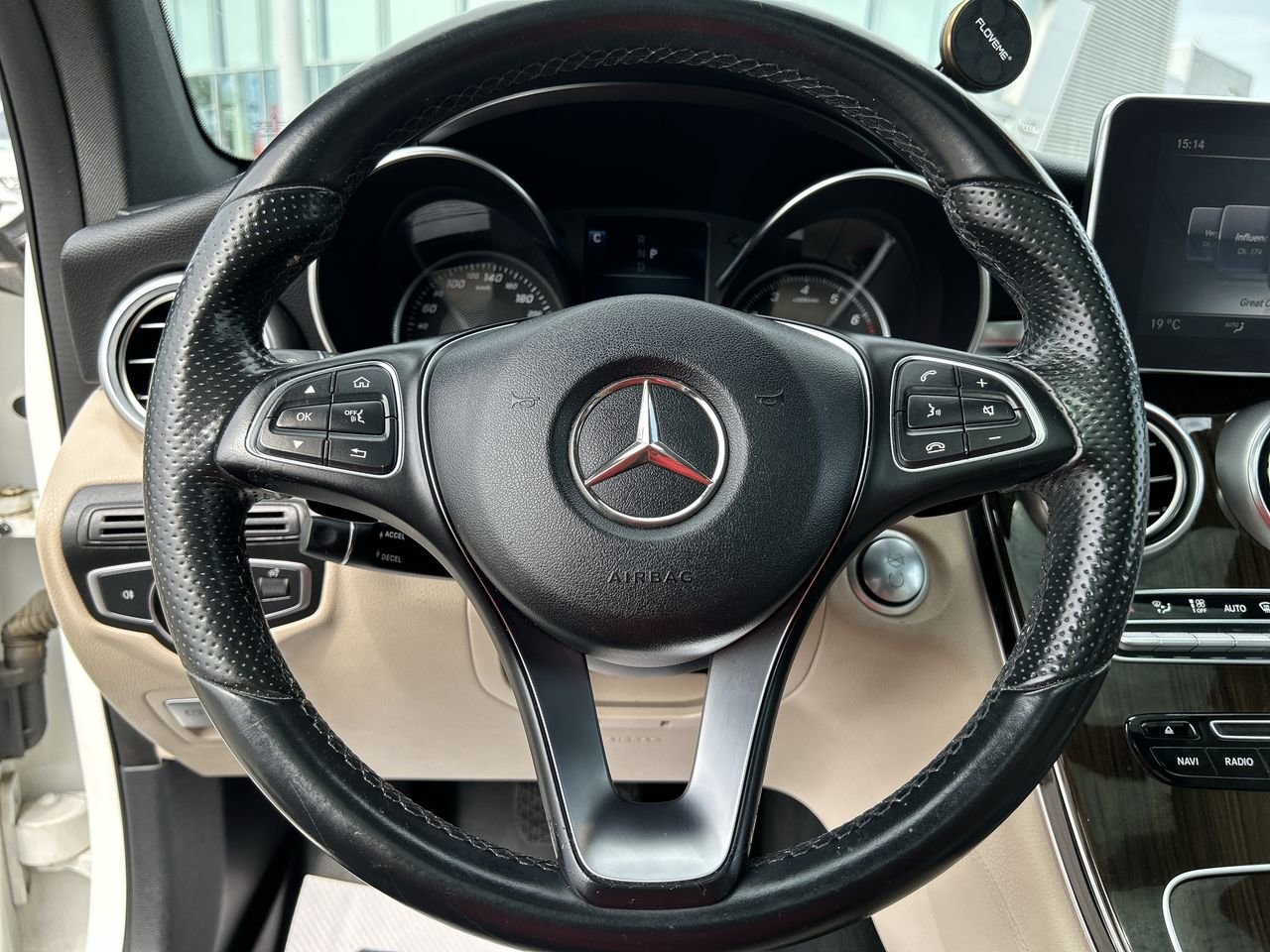 Used 2016 Polar White Mercedes-Benz 4MATIC image 21