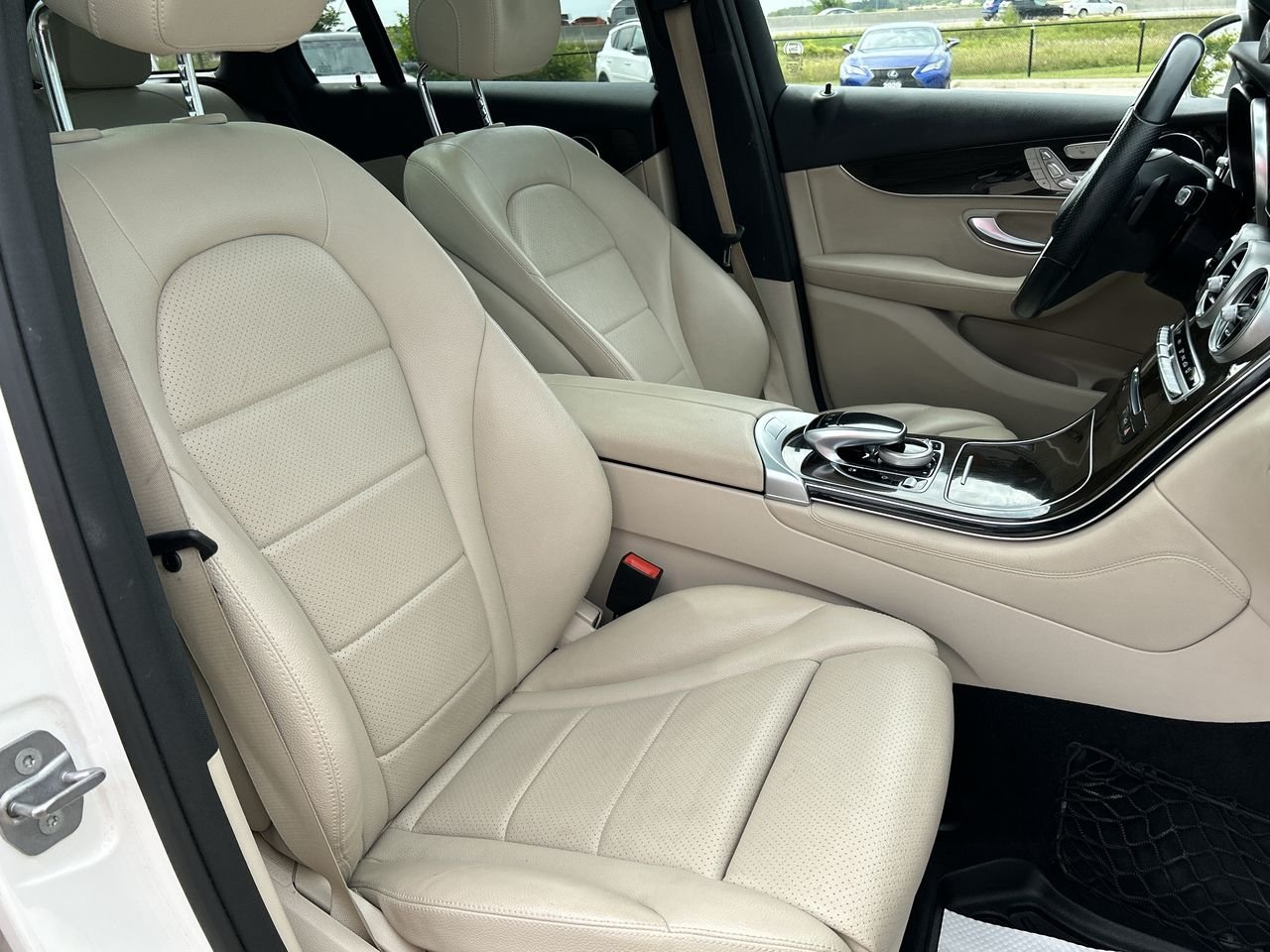 Used 2016 Polar White Mercedes-Benz 4MATIC image 33