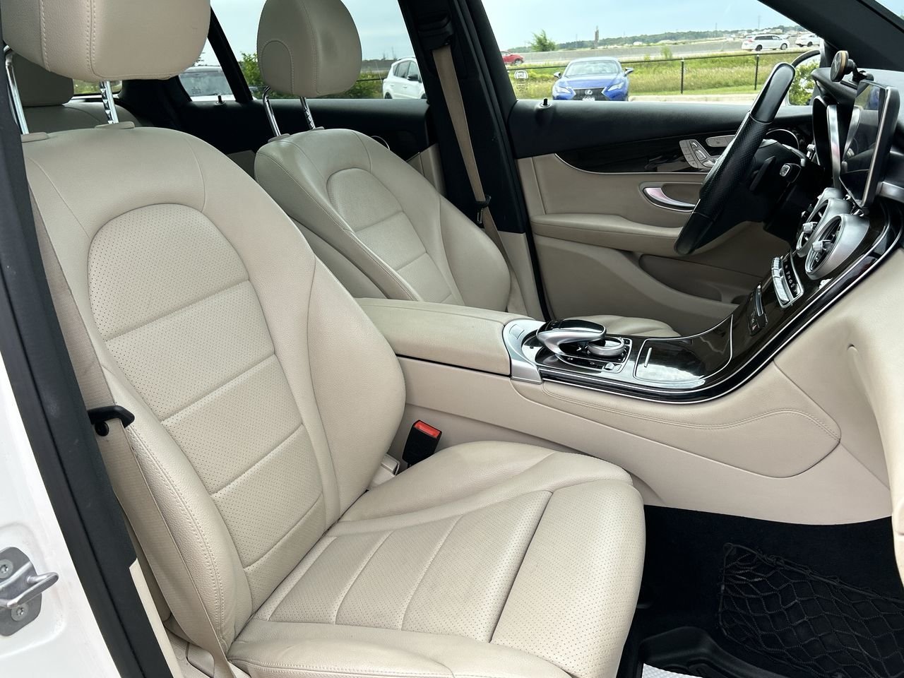 Used 2016 Polar White Mercedes-Benz 4MATIC image 32