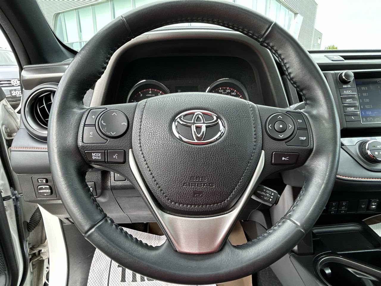 Used 2017 Alpine White Toyota AWD SE image 21