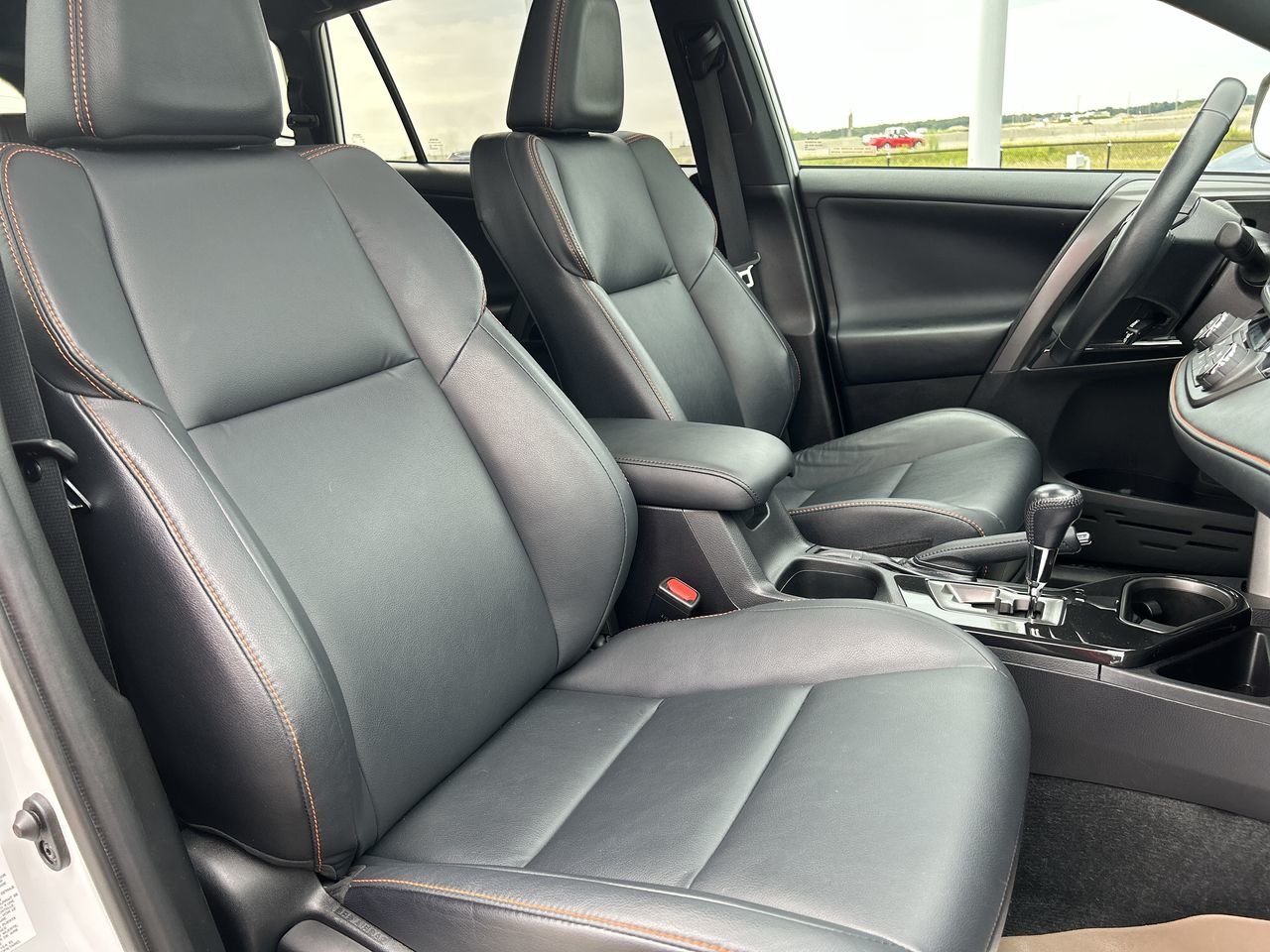 Used 2017 Alpine White Toyota AWD SE image 33