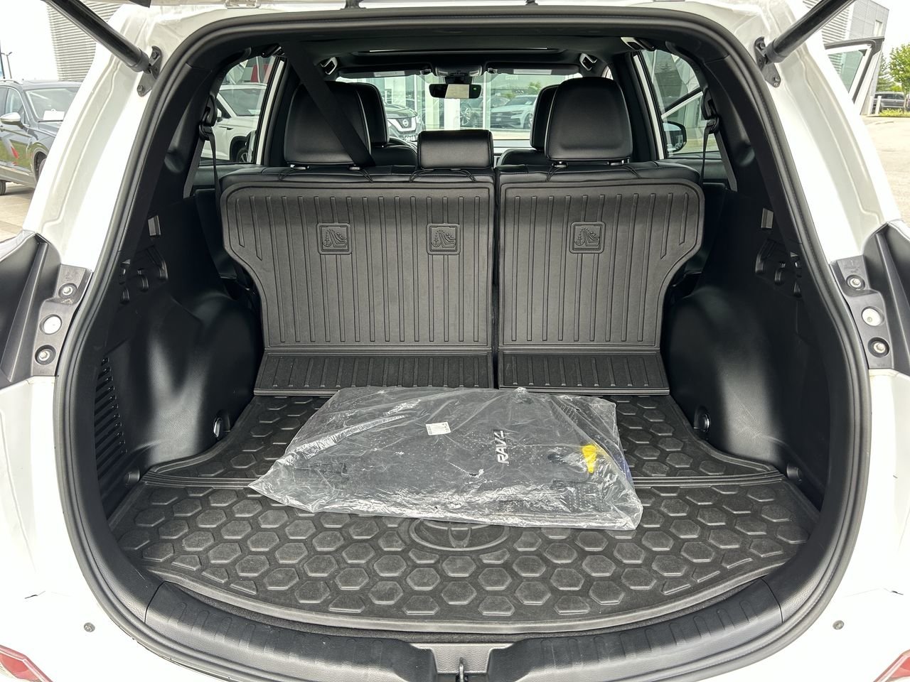 Used 2017 Alpine White Toyota AWD SE image 32