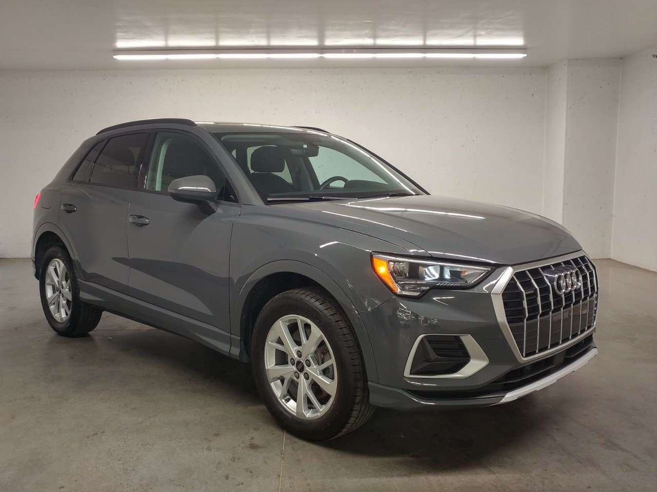 Gray (Nano Grey) 2024 Audi Q3 quattro Komfort 40 TFSI SUV / Crossover Automatic