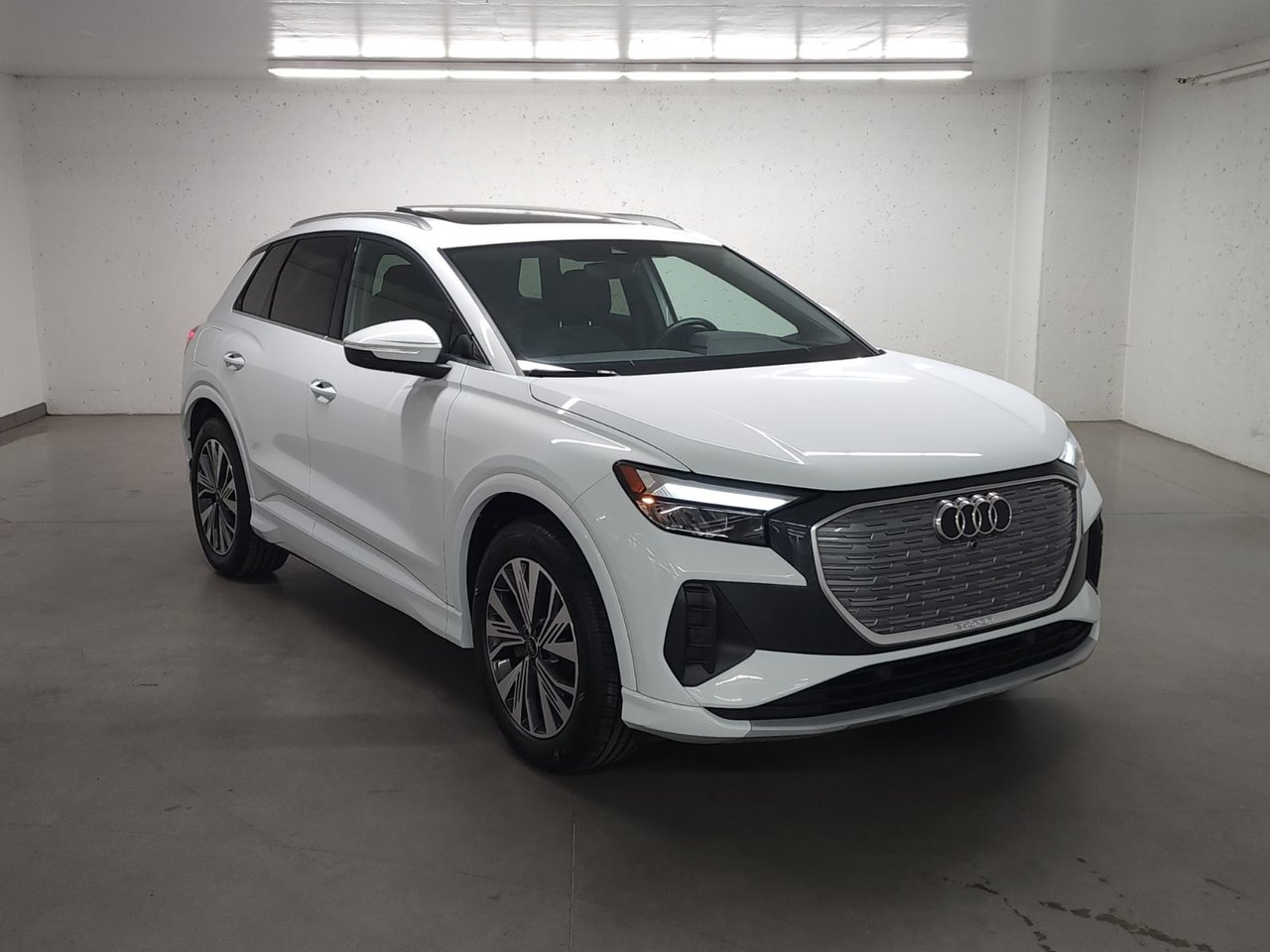 White 2025 Audi Q4 e-tron Sportback Sedan Automatic