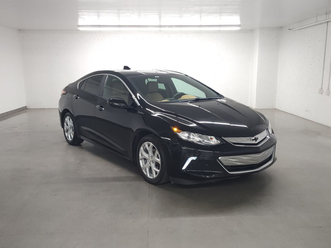 Black 2018 Chevrolet Volt Hatchback Front-Wheel Drive Automatic