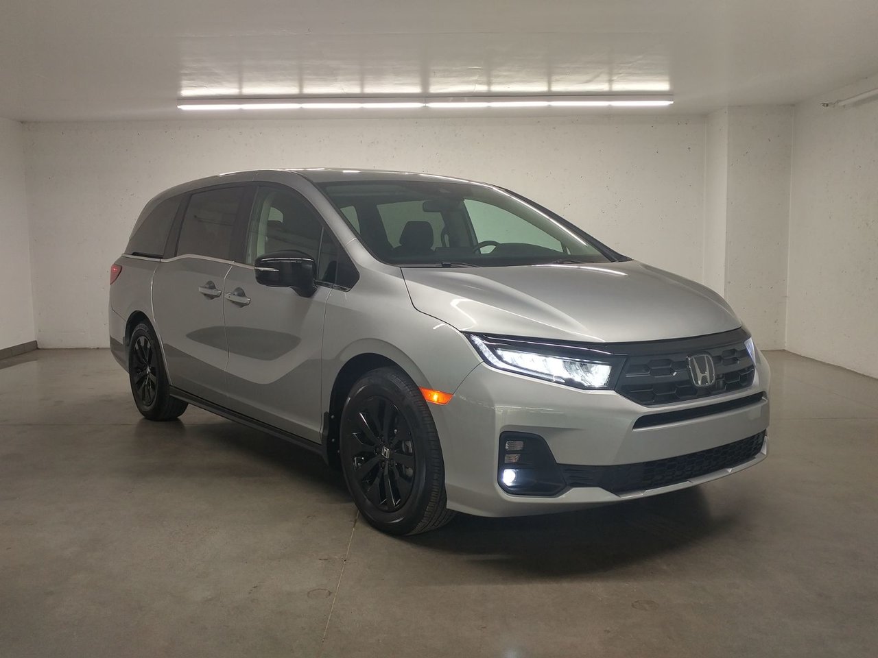 Silver 2025 Honda Odyssey Minivan Front-Wheel Drive Automatic