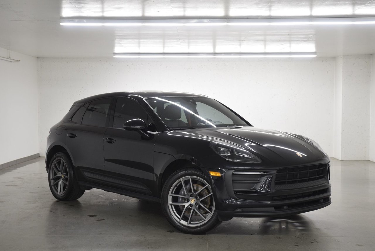  2022 Porsche Macan AWD   