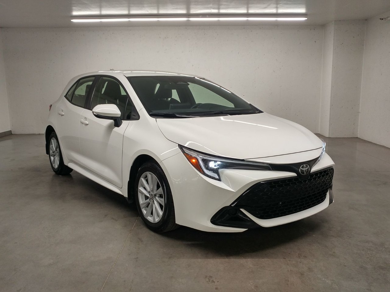  2023 Toyota Corolla Hatchback SE FWD   