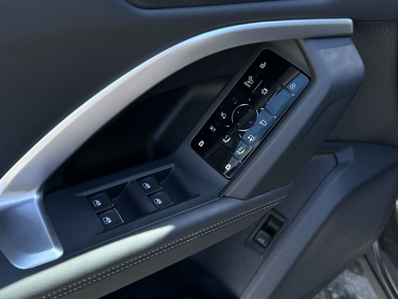 2025 Audi New Q5 2.0T Progressiv, Vancouver, Cash