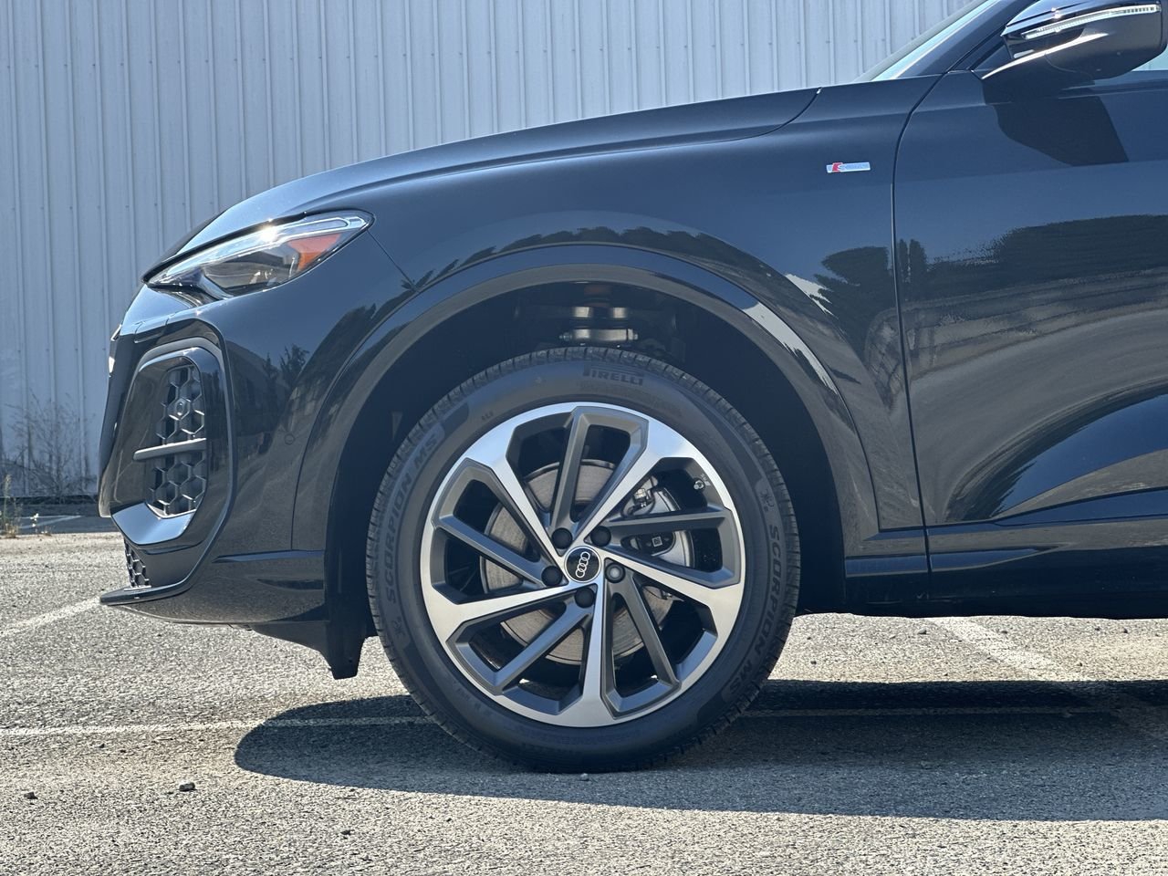 2025 Audi New Q5 2.0T Technik, Vancouver, Cash