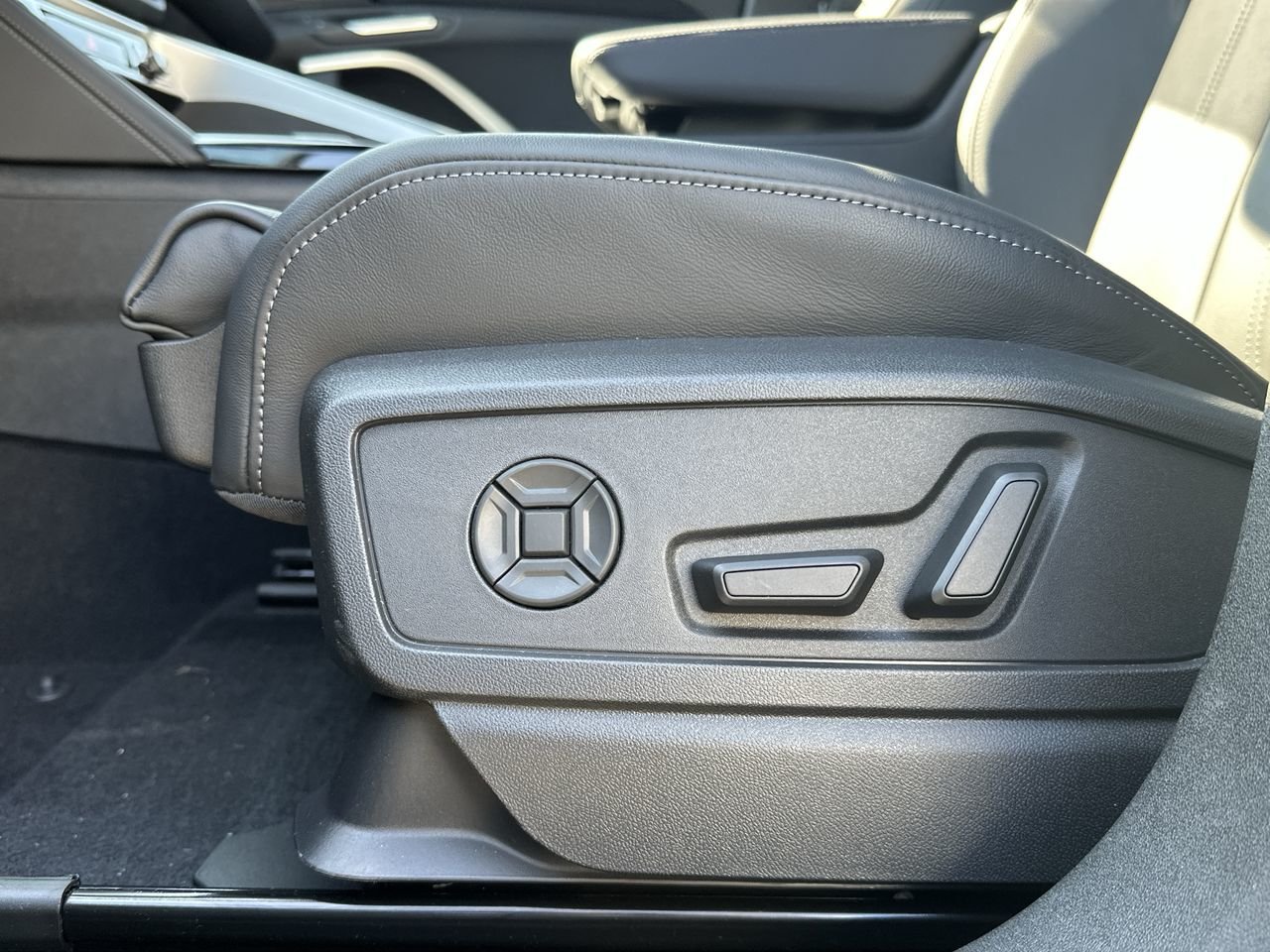 2025 Audi New Q5 2.0T Technik, Vancouver, Cash