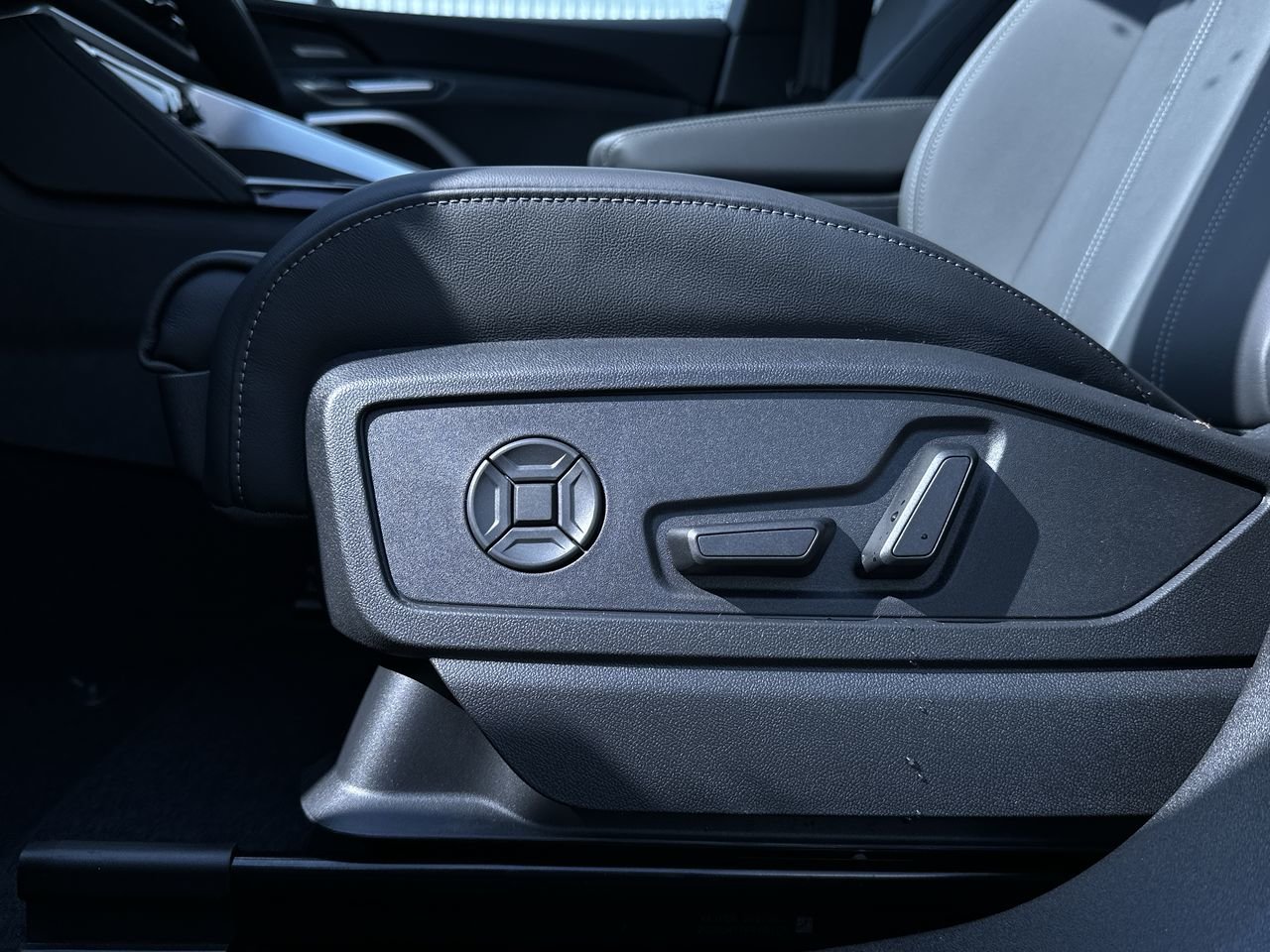 2025 Audi New Q5 2.0T Technik, Vancouver, Cash