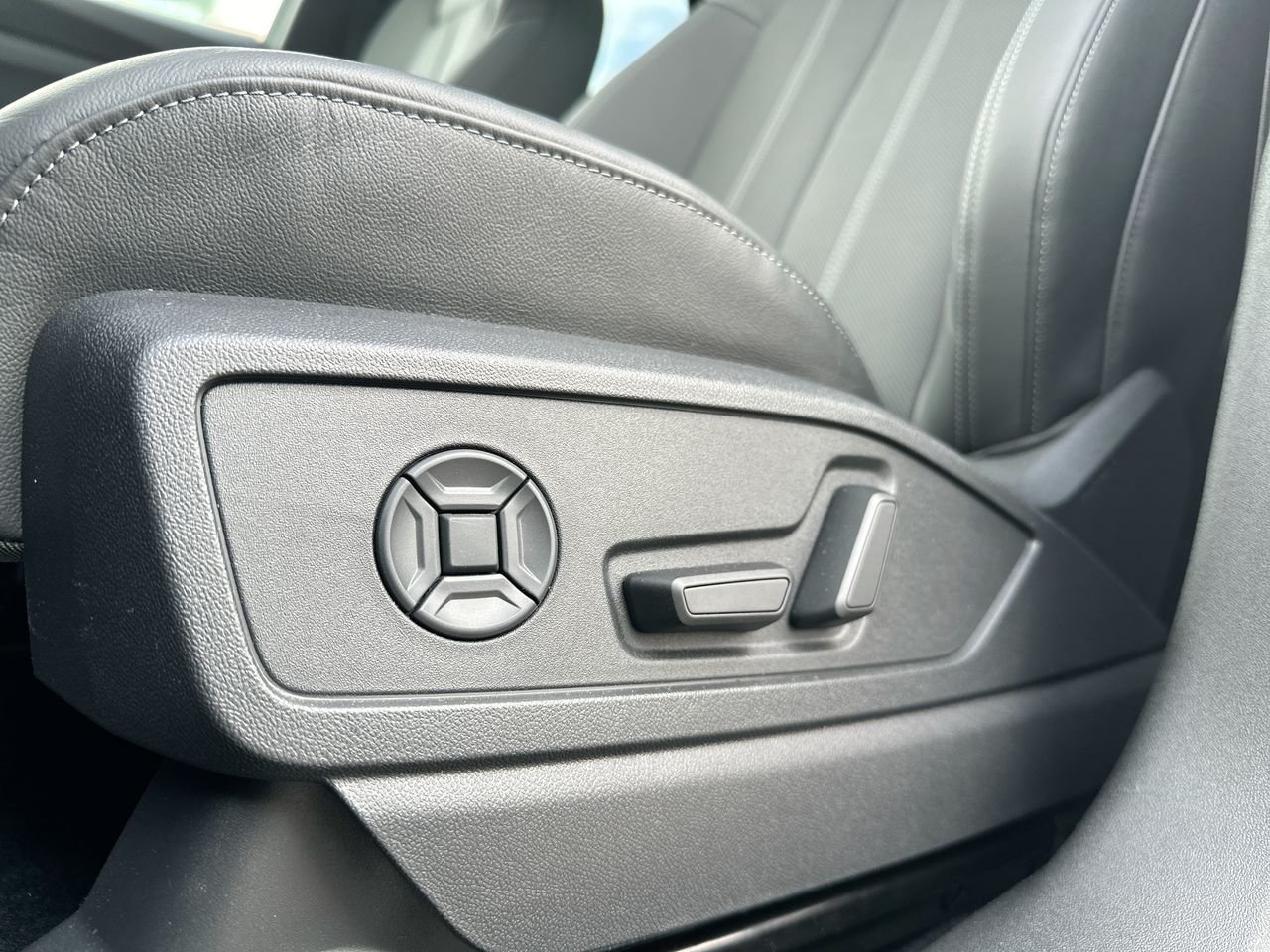 2025 Audi New Q5 2.0T Technik, Vancouver, Cash