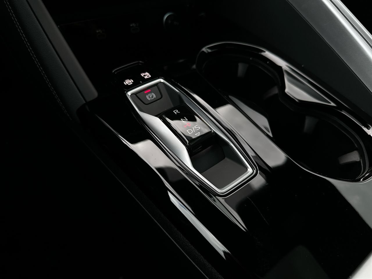 2025 Audi New Q5 2.0T Progressiv, Vancouver, Cash