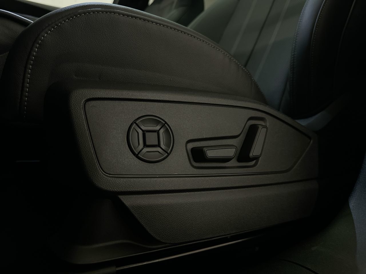 2025 Audi New Q5 2.0T Technik, Vancouver, Cash
