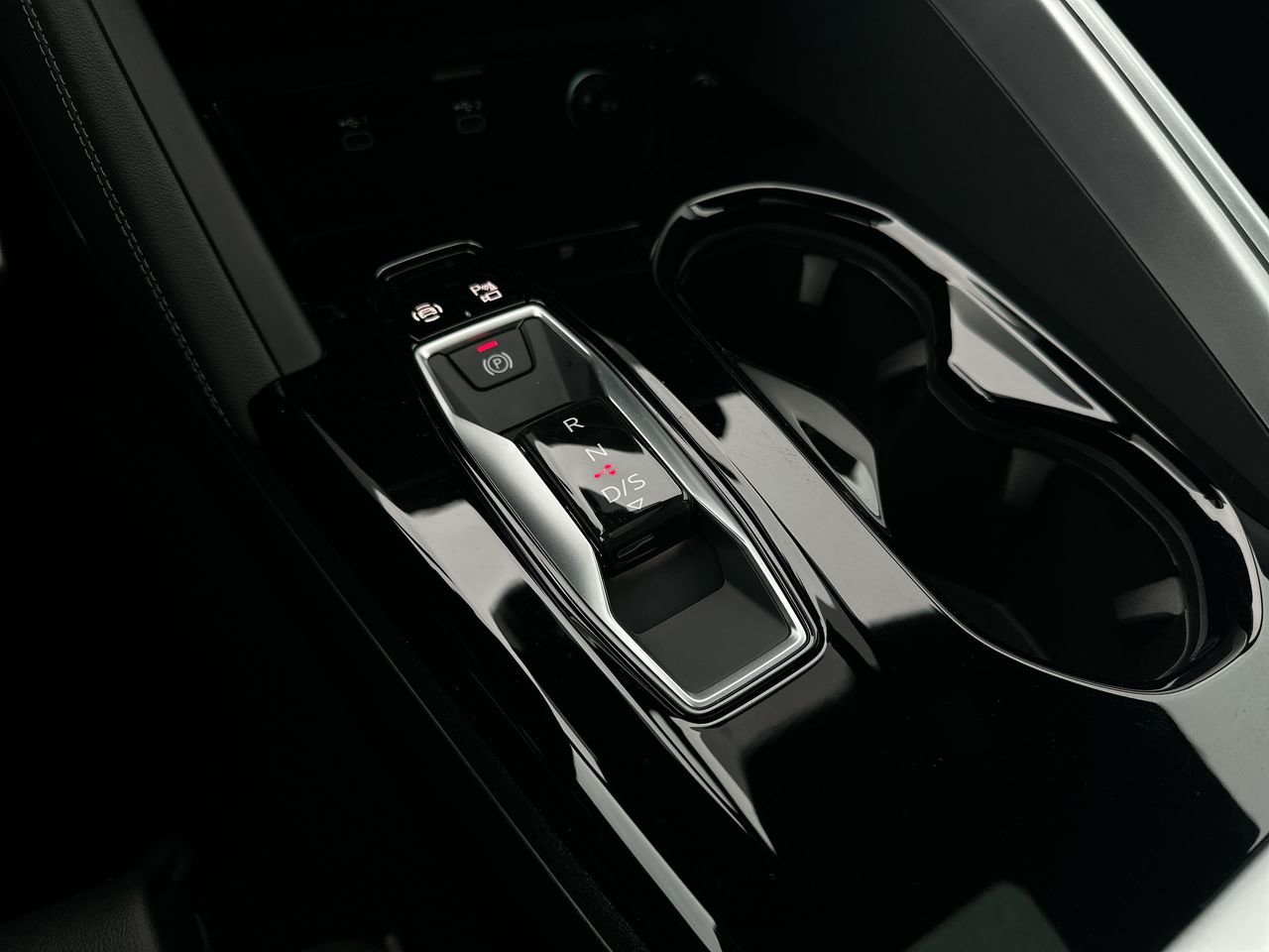 2025 Audi New Q5 2.0T Progressiv, Vancouver, Cash