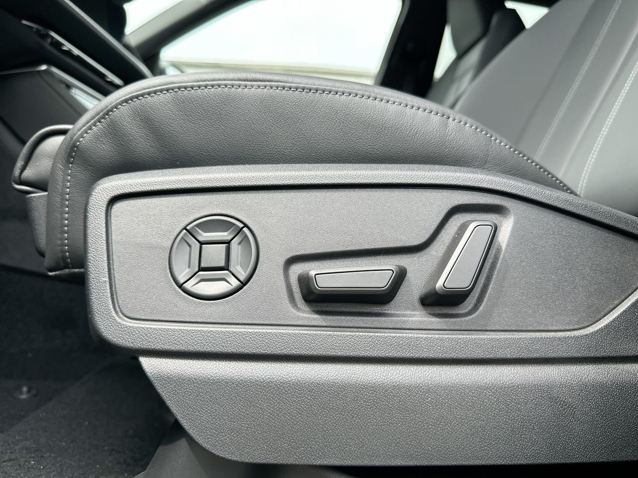 2025 Audi New Q5 2.0T Technik, Vancouver, Cash