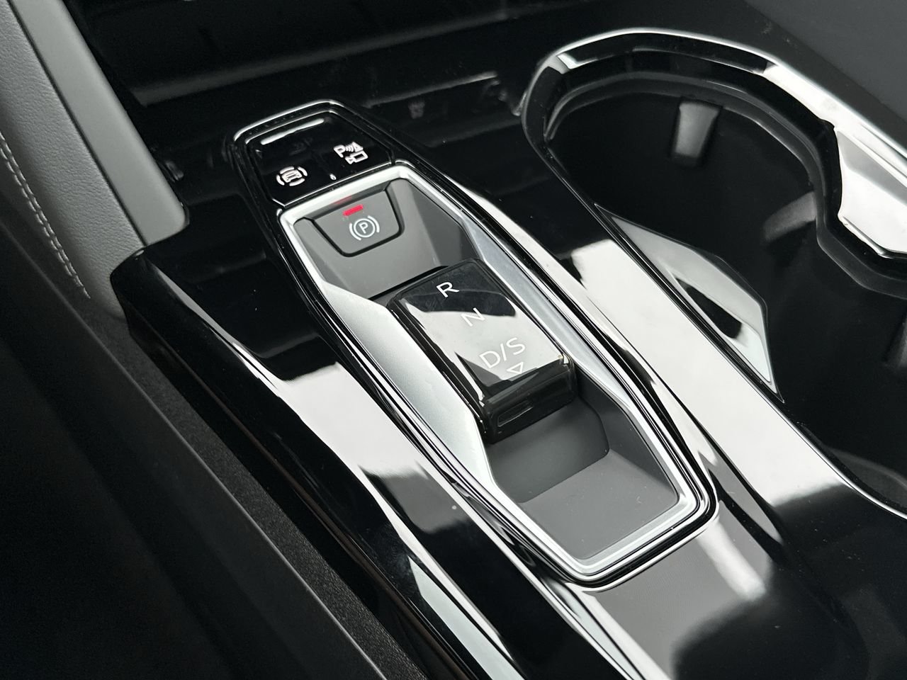 2025 Audi New Q5 2.0T Progressiv, Vancouver, Cash